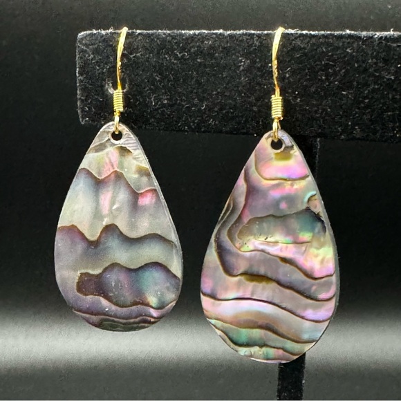 Stunning Mother of Pearl Tear Drop Earrings 14k gold plated hooks - Picture 5 of 9